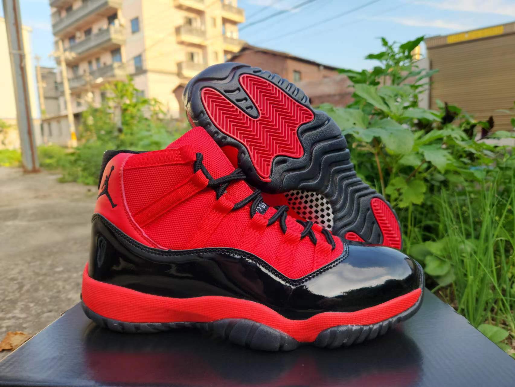 JORDAN 11 Black and Red - Phantom Kicks