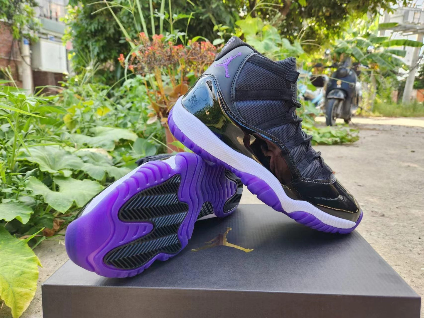JORDAN 11 Black and Purple - Phantom Kicks