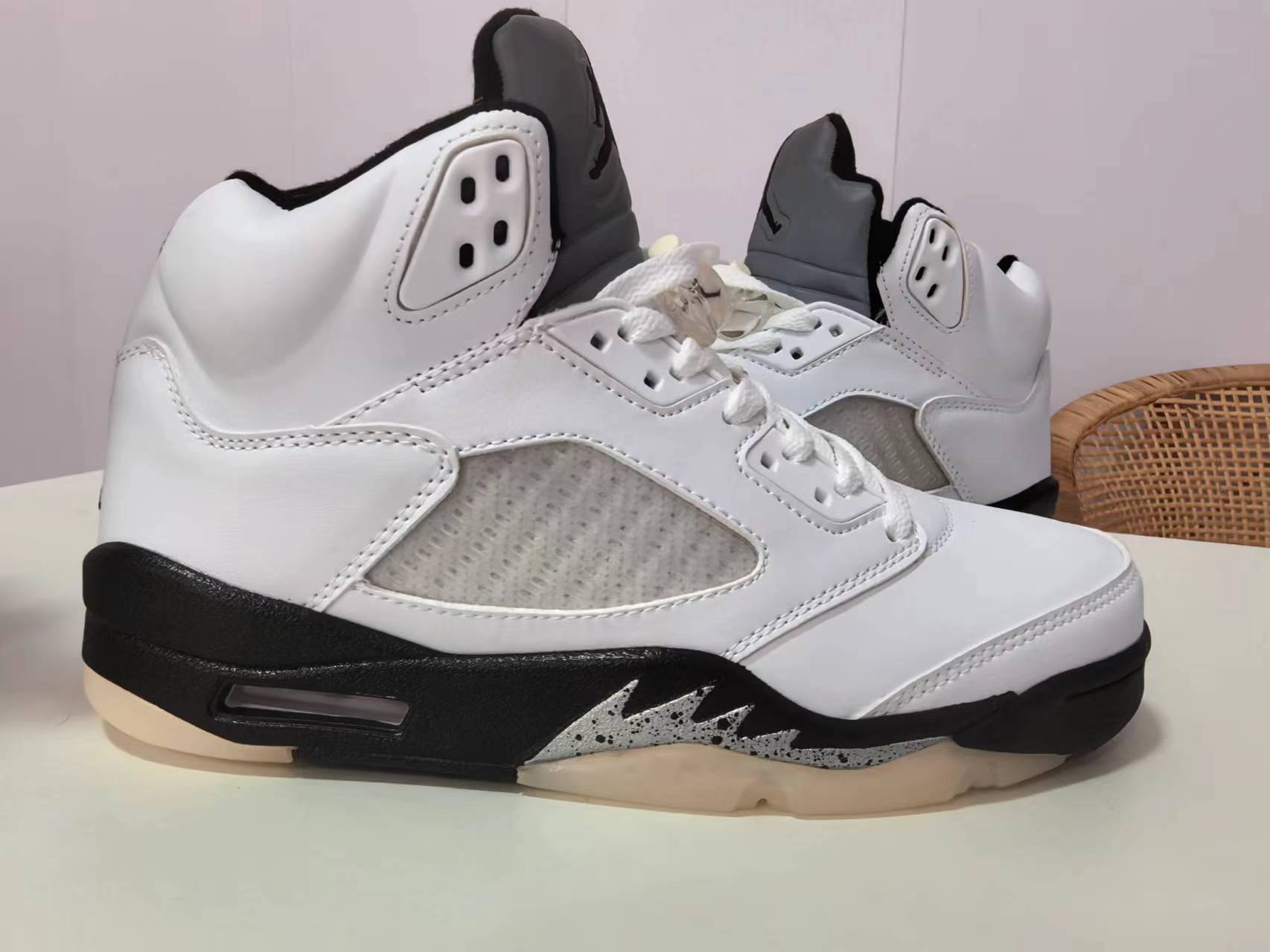 JORDAN 5 RETRO WHITE/BLACK - Phantom Kicks