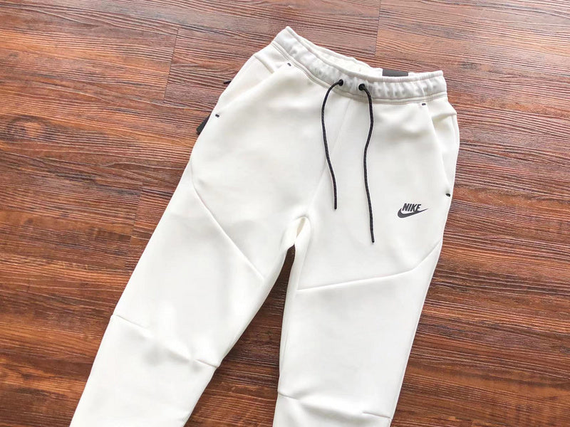 NIKE TECH FLEECE PANTS x WHITE - Phantom Kicks