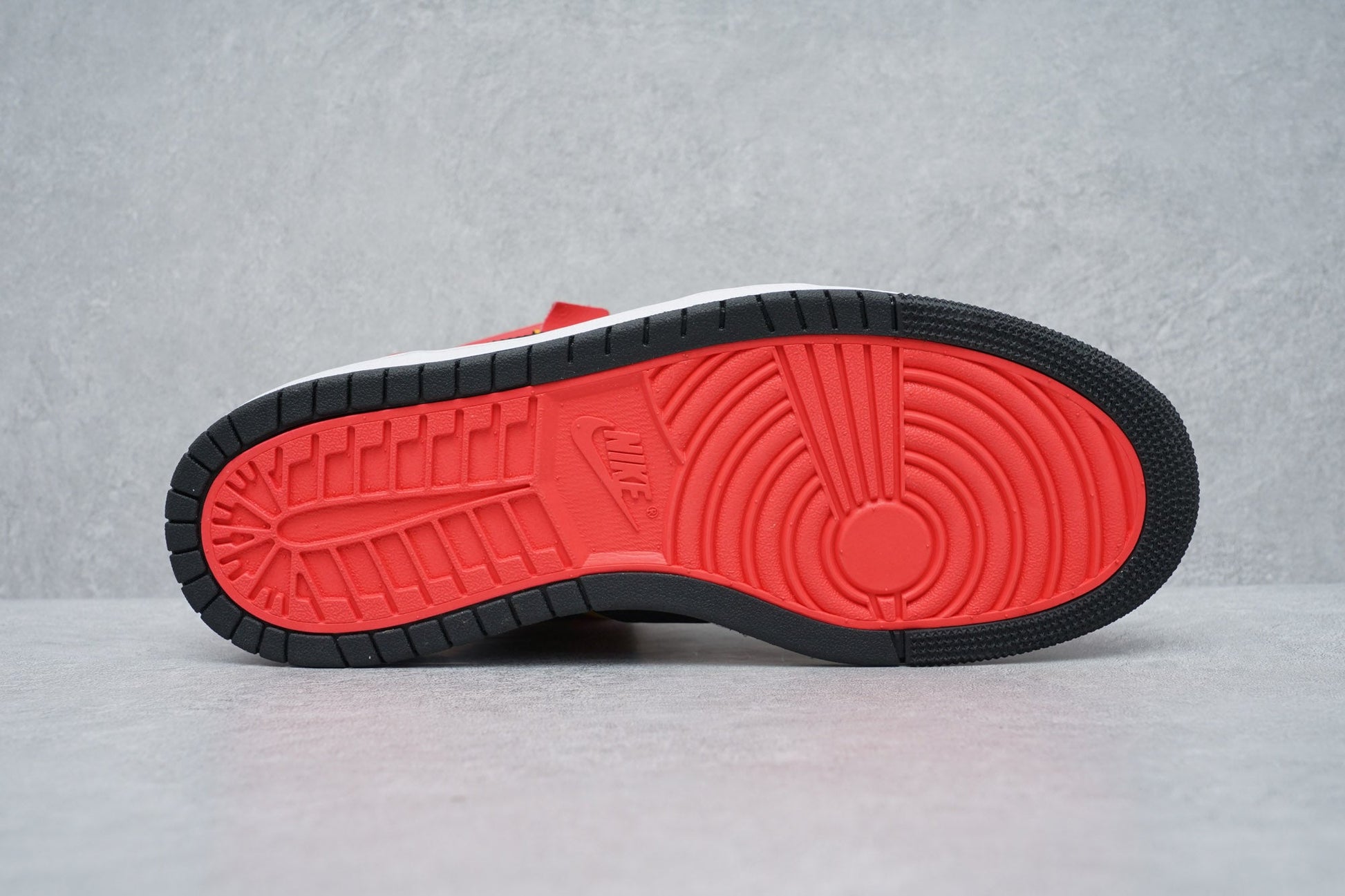 JORDAN 1 HIGH ZOOM AIR CMFT x BLACK CHILE RED - Phantom Kicks