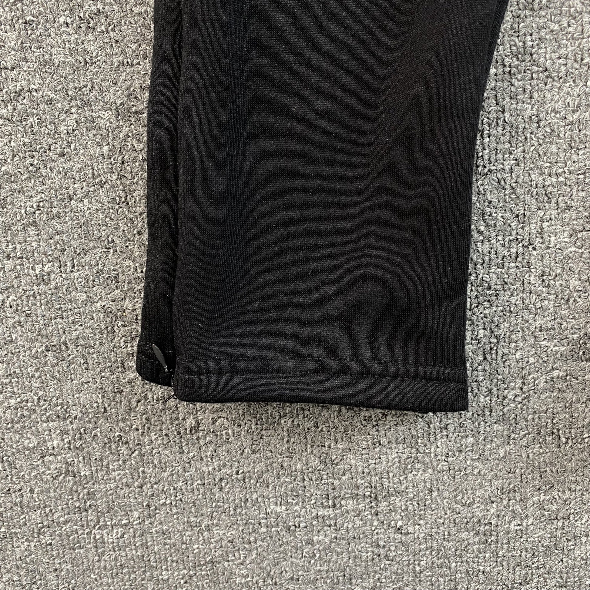 SYNA WORLD SWEATPANTS BLACK - Phantom Kicks
