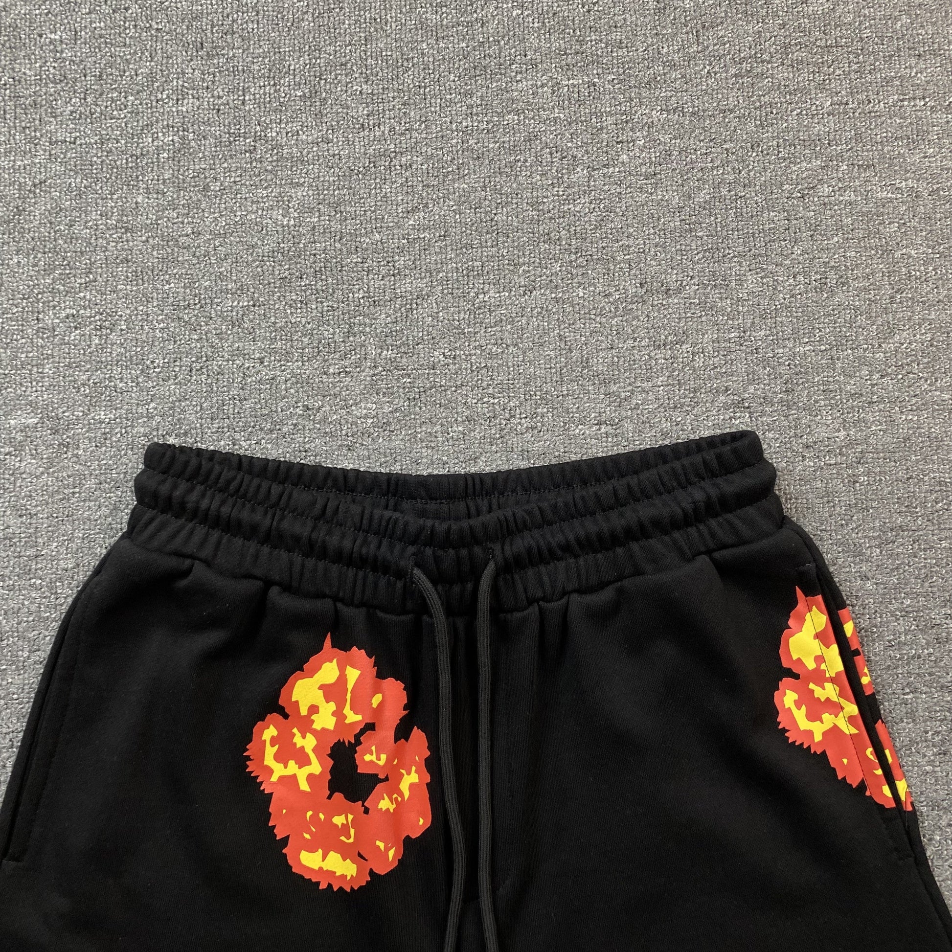 DENIM TEARS x OFFSET COTTON WREATH SHORTS BLACK - Phantom Kicks