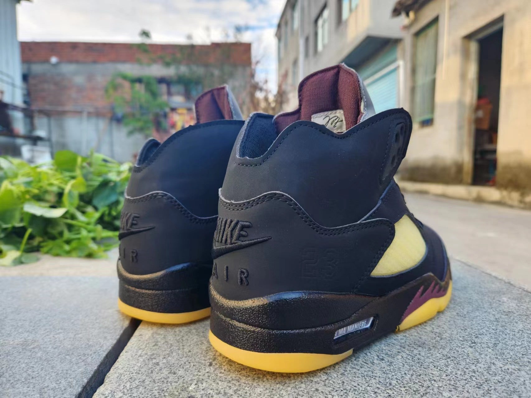 Jordan 5 Black and Yellow - Phantom Kicks