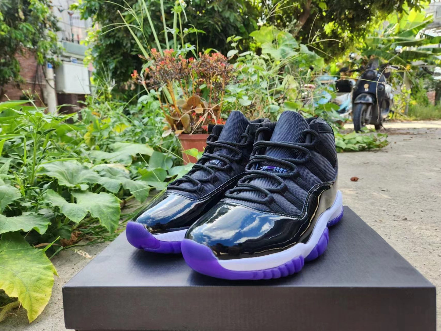 JORDAN 11 Black and Purple - Phantom Kicks