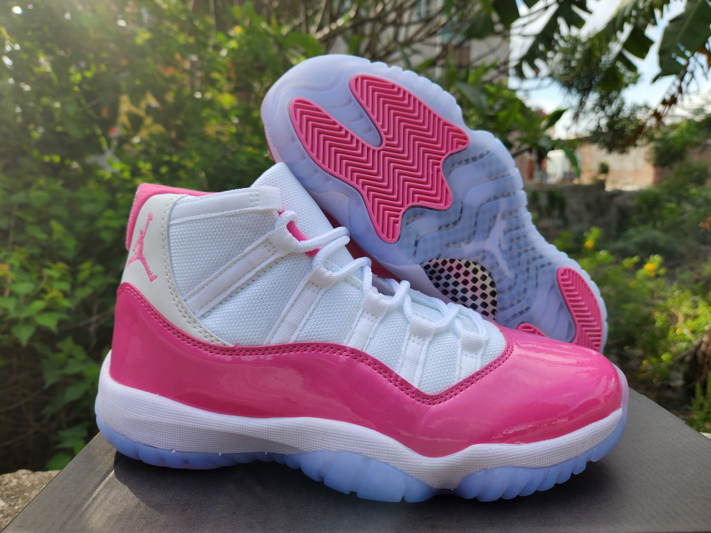 JORDAN 11 Valentine's Day - Phantom Kicks