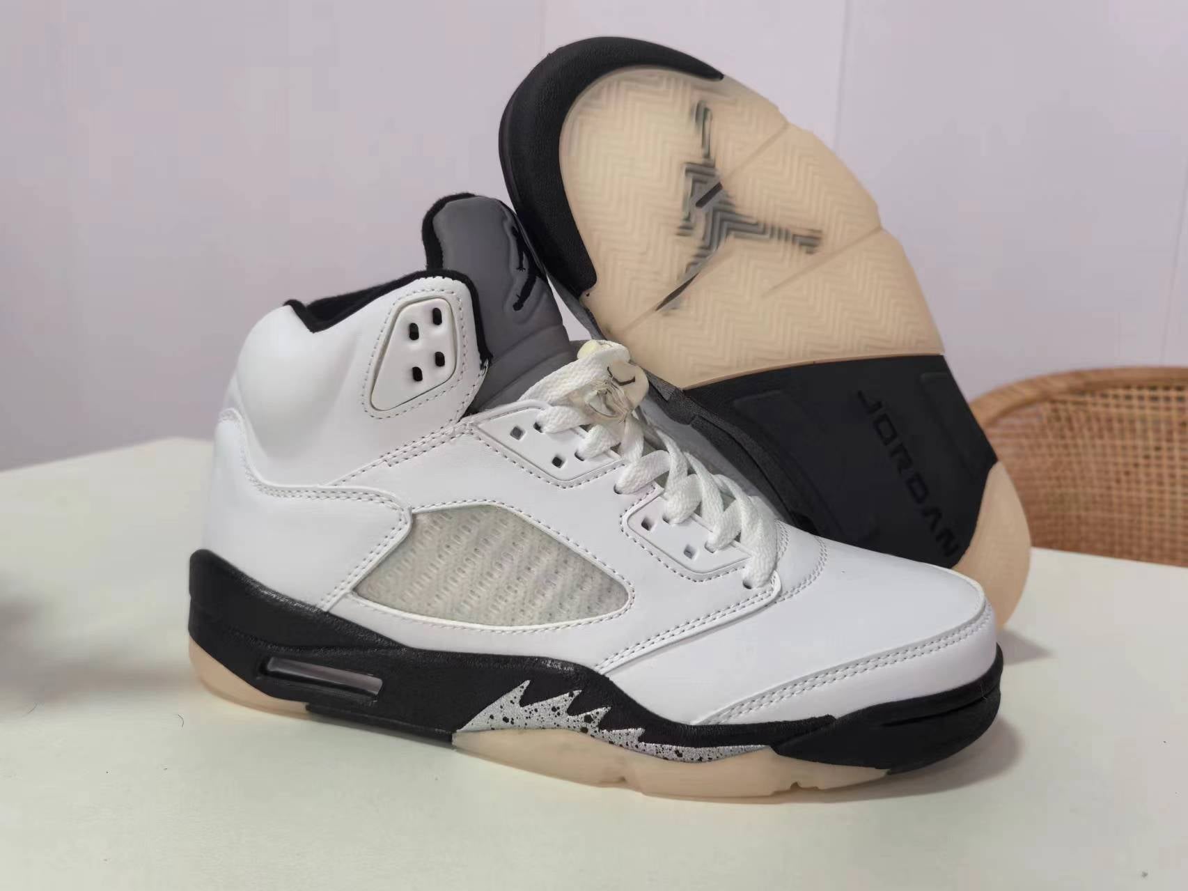 JORDAN 5 RETRO WHITE/BLACK - Phantom Kicks