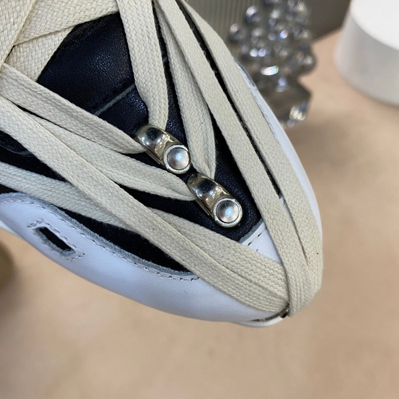 Innovative Wrap-Lace Sneakers - Phantom Kicks