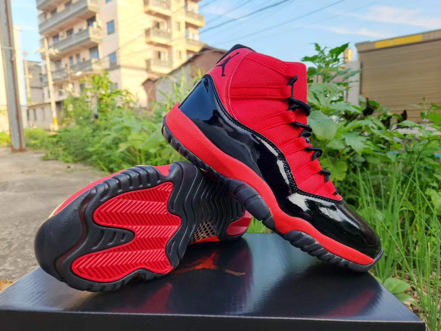 JORDAN 11 Black and Red - Phantom Kicks