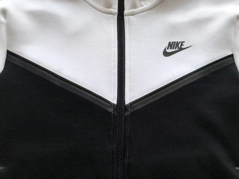 NIKE TECH FLEECE PANTS x WOLF GREY/WHITE/BLACK - Phantom Kicks