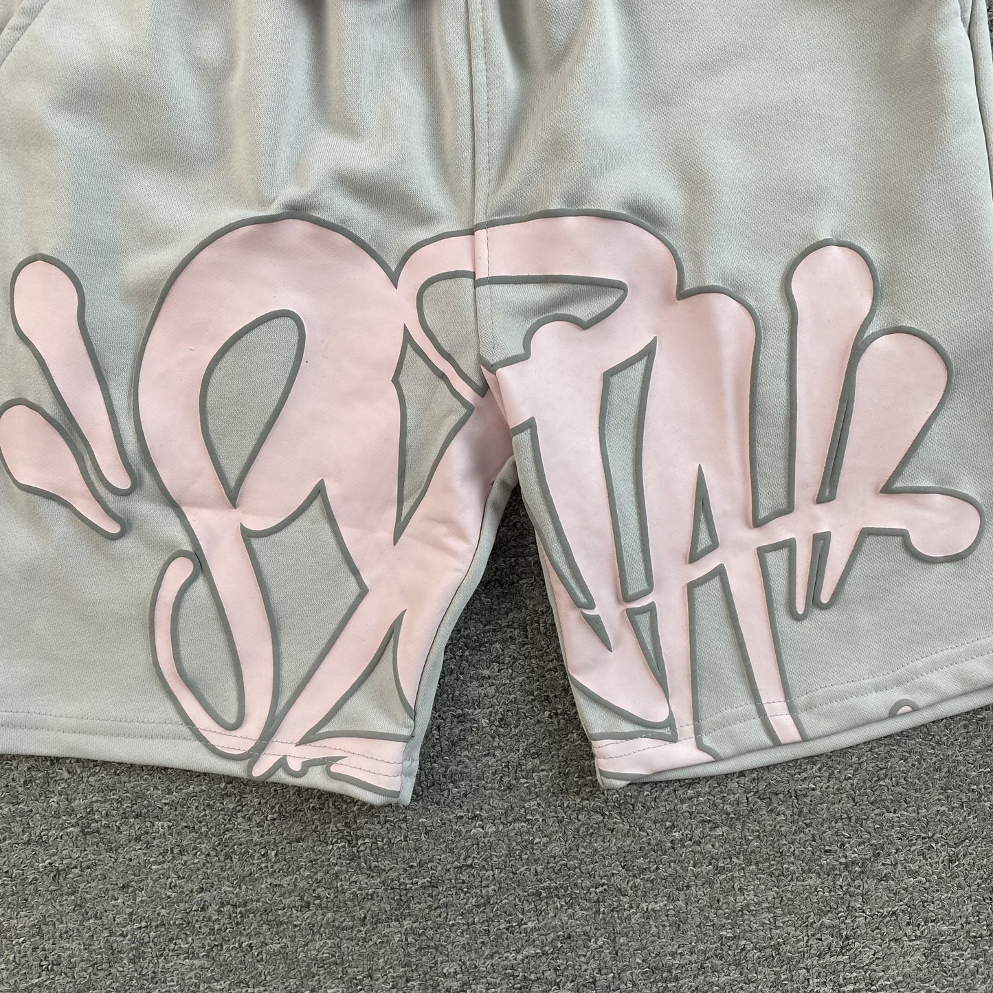 SYNA WORLD SHORTS GREY PINK - Phantom Kicks