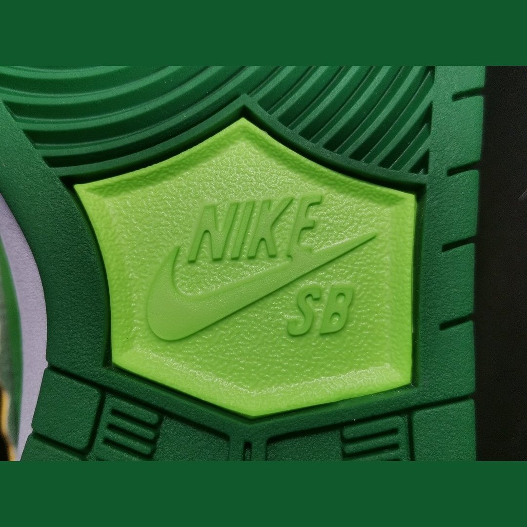NIKE SB DUNK LOW x BEN & JERRY'S CHUNKY DUNKY - Phantom Kicks