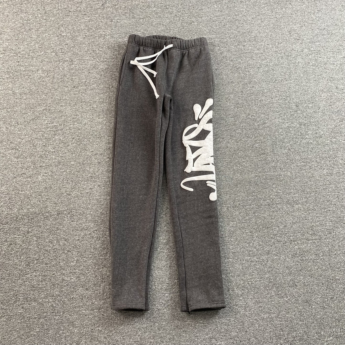 SYNA WORLD SWEATPANTS GREY - Phantom Kicks