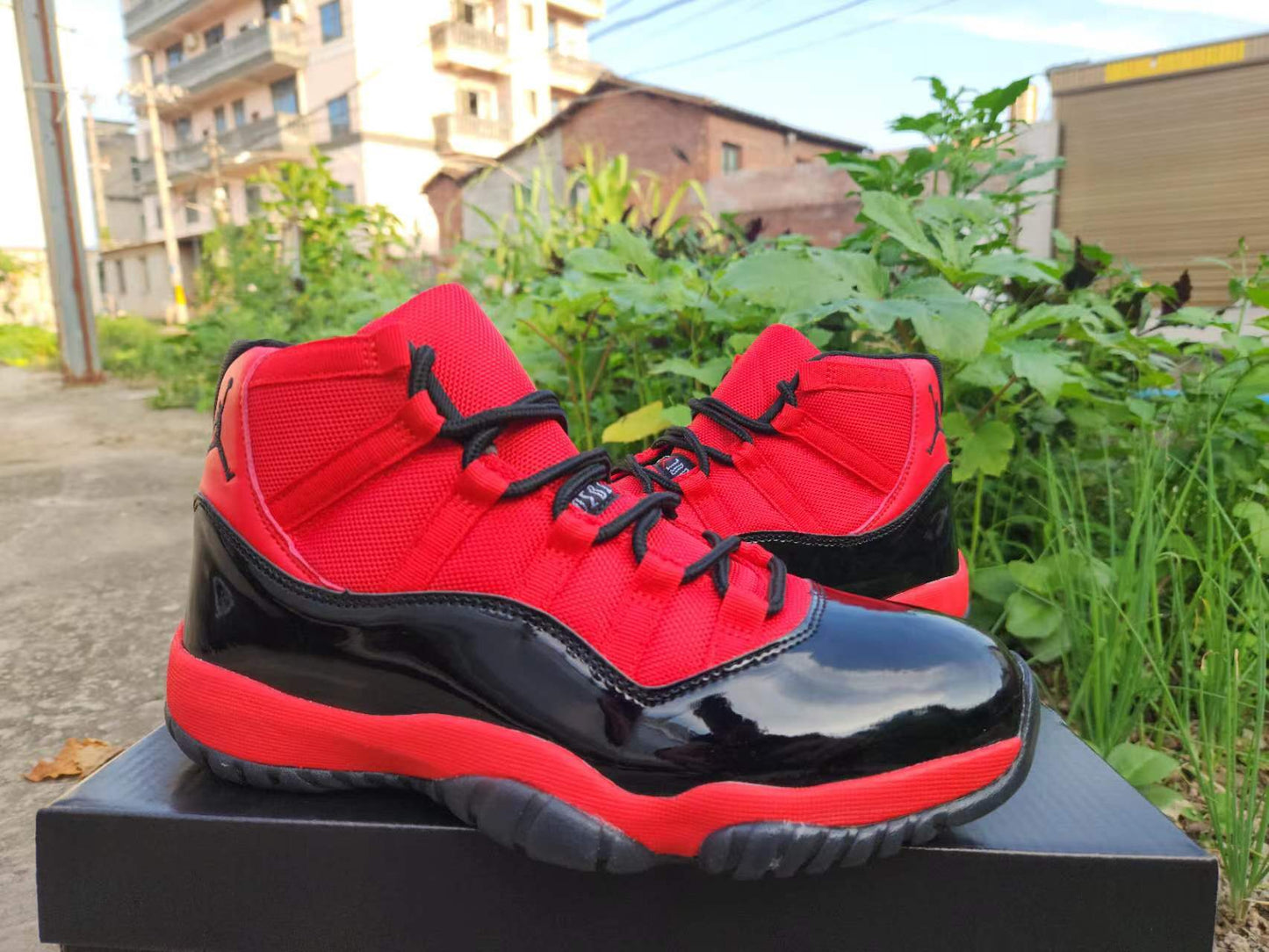 JORDAN 11 Black and Red - Phantom Kicks