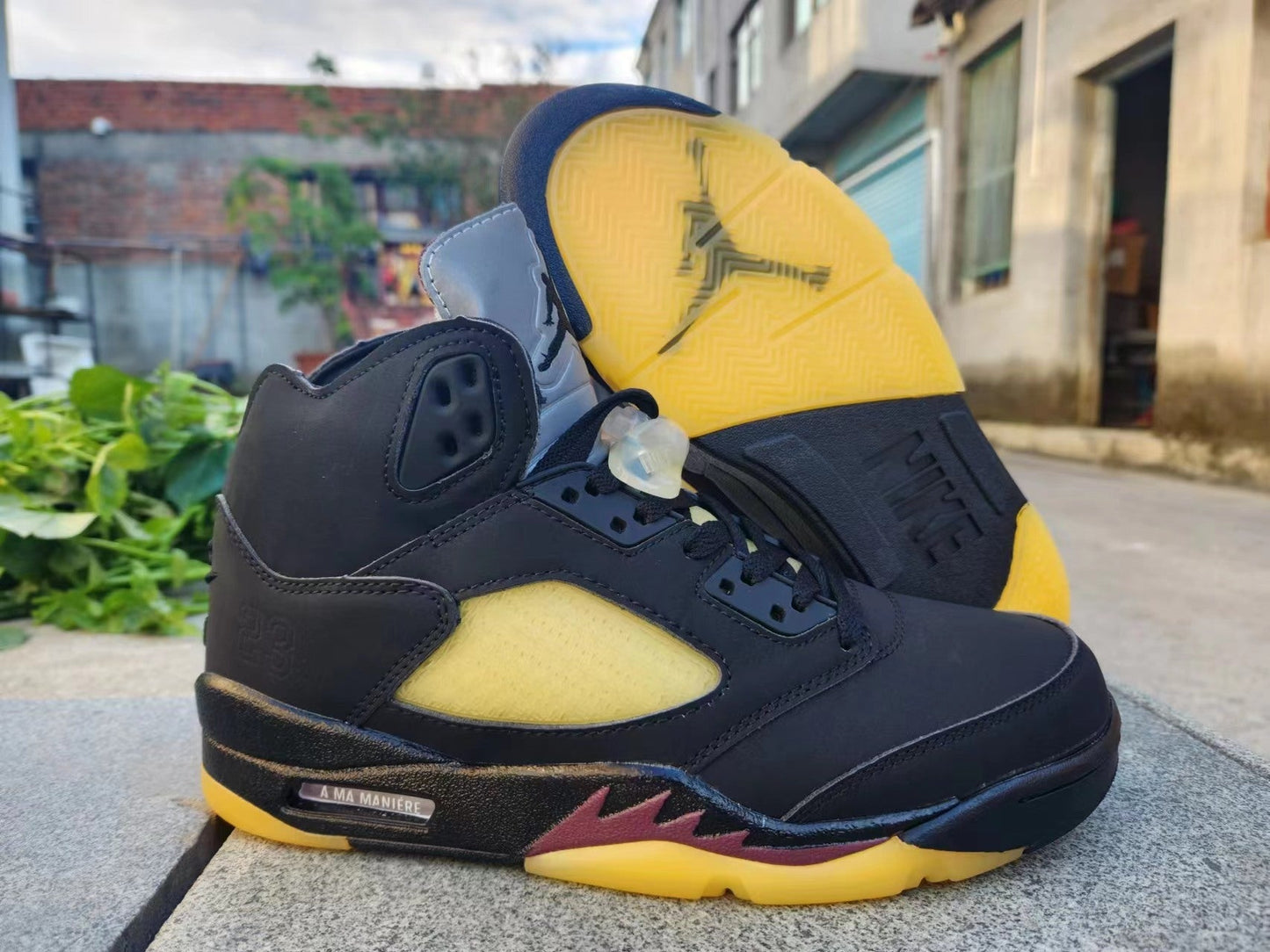 Jordan 5 Black and Yellow - Phantom Kicks