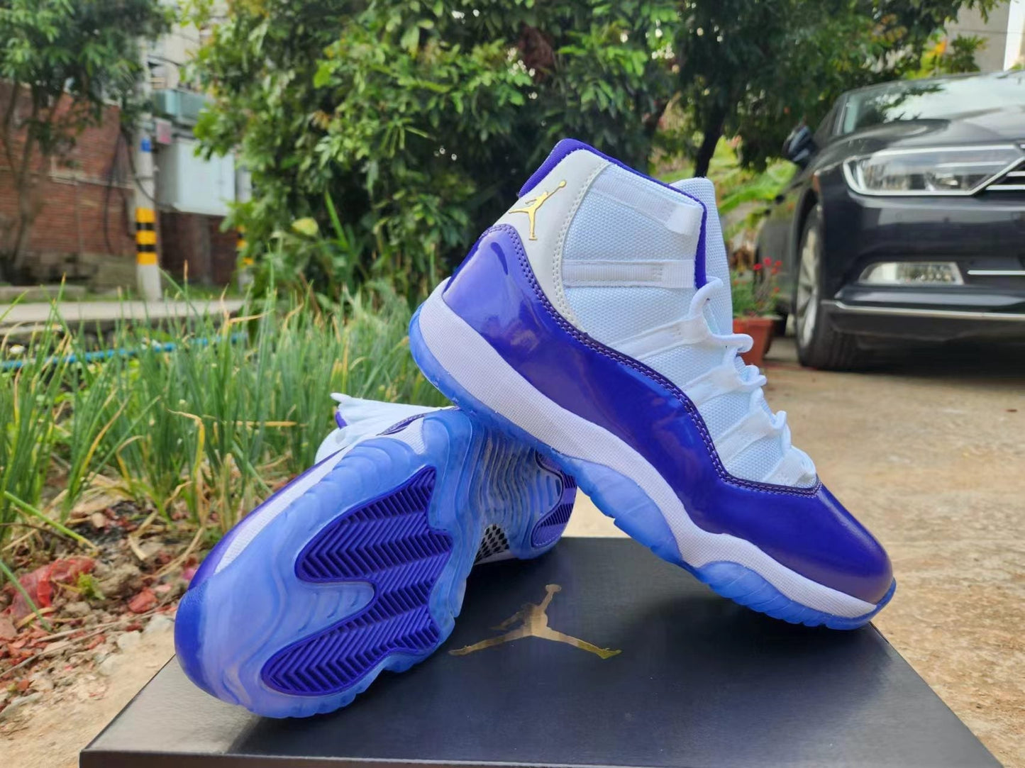 JORDAN 11 Purple and White - Phantom Kicks