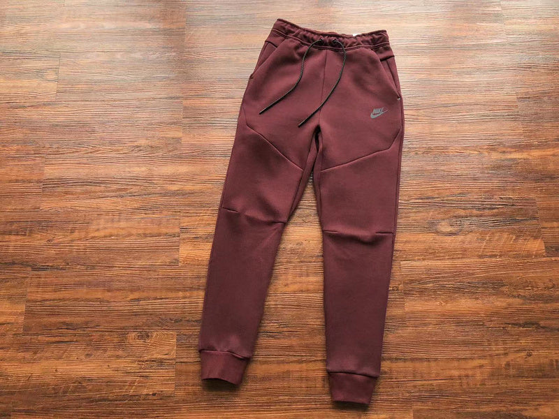NIKE TECH FLEECE PANTS x BERRY/POMEGRANATE - Phantom Kicks