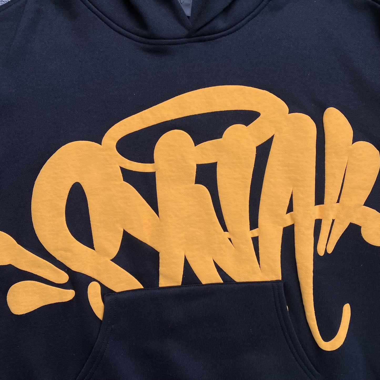 SYNA WORLD HOODIE BLACK - Phantom Kicks