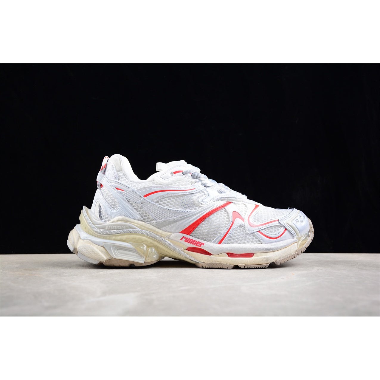 BALENCIAGA RUNNER x WHITE BEIGE RED - Phantom Kicks