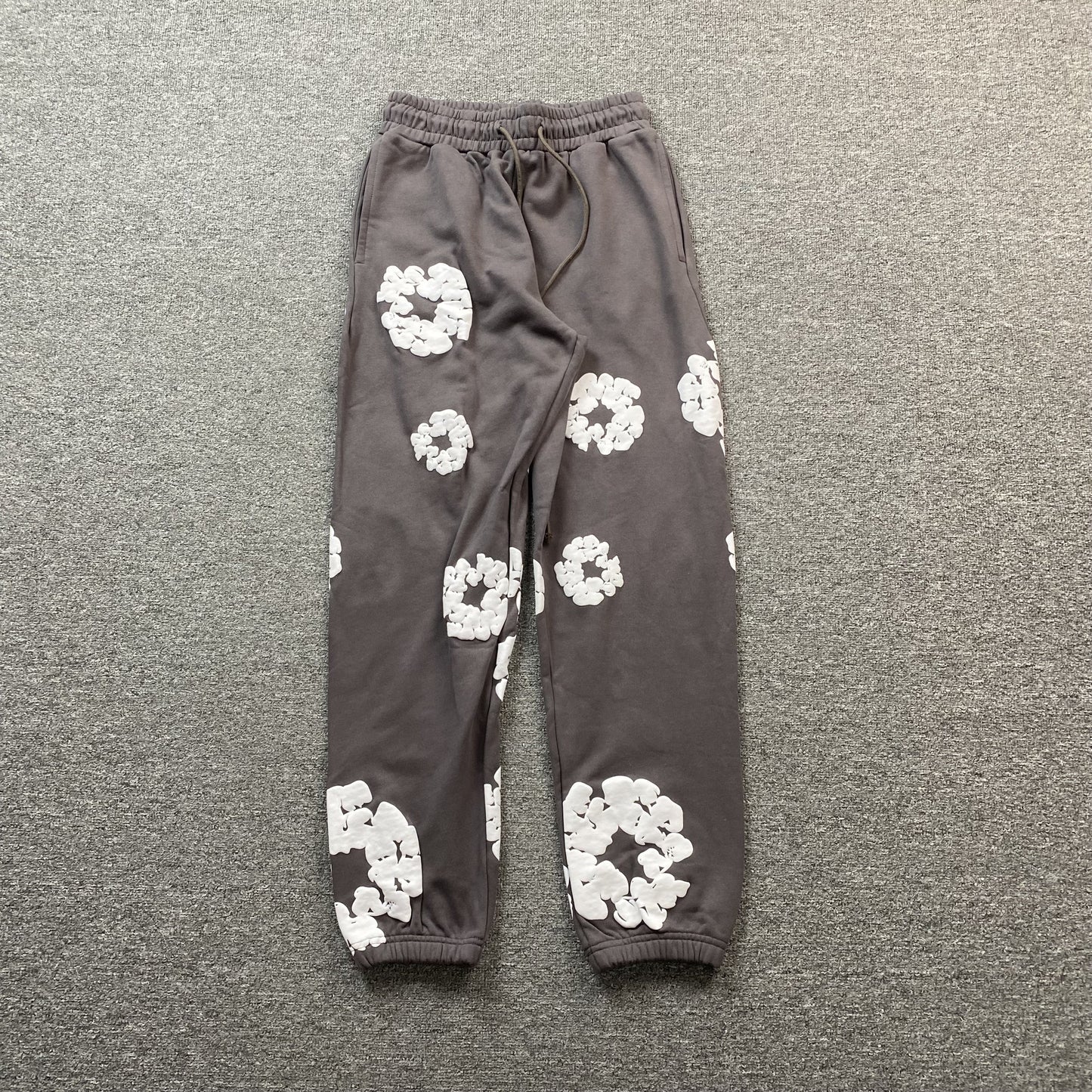 DENIM TEARS COTTON WREATH SWEATPANTS OLIVE - Phantom Kicks