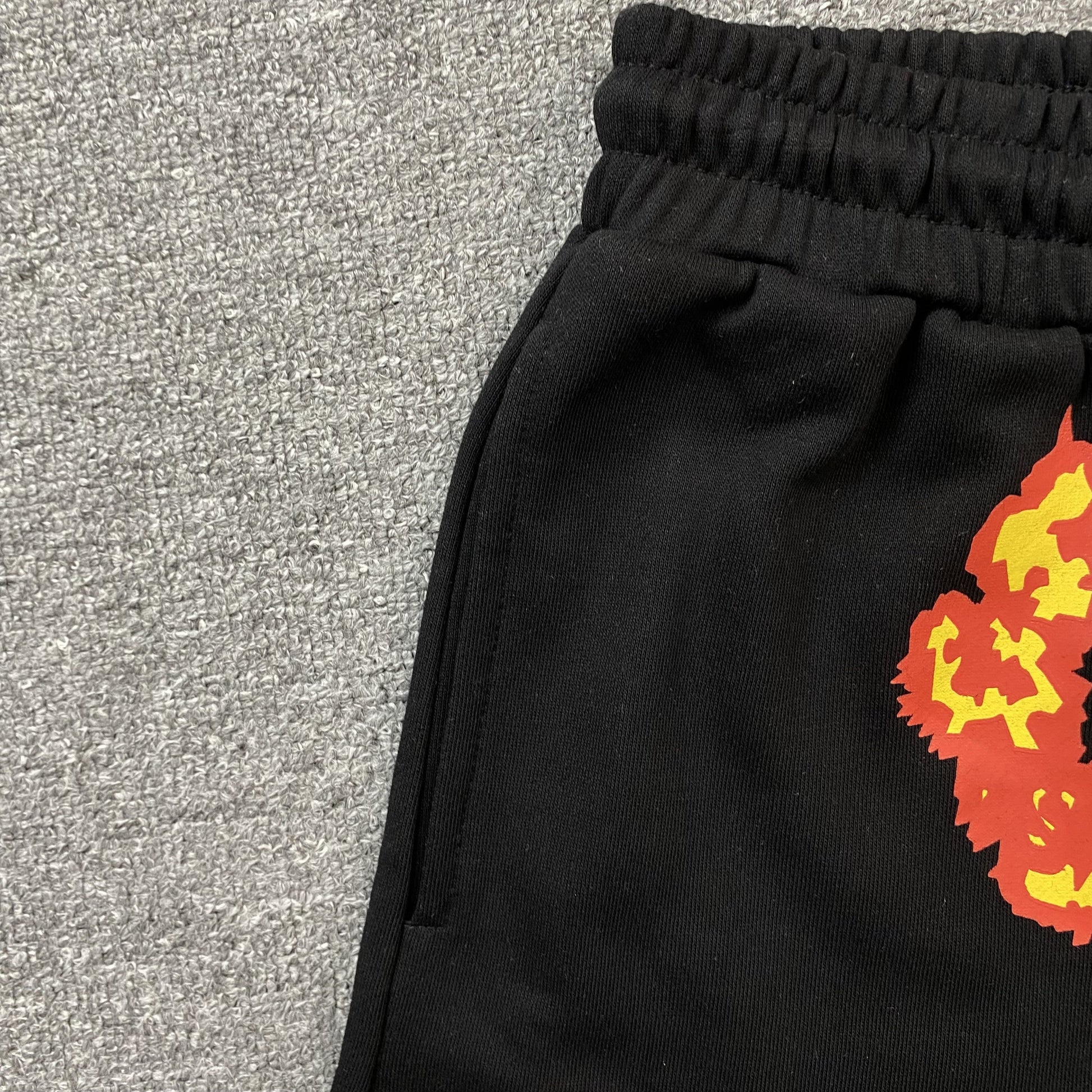 DENIM TEARS x OFFSET COTTON WREATH SHORTS BLACK - Phantom Kicks