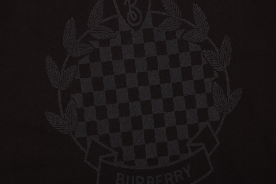 Burberry T-shirt with Checkered Crest - Phantom Kicks