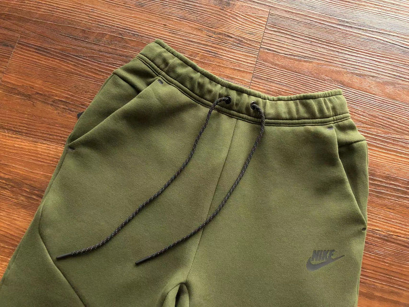 NIKE TECH FLEECE PANTS x OLIVE GREEN - Phantom Kicks