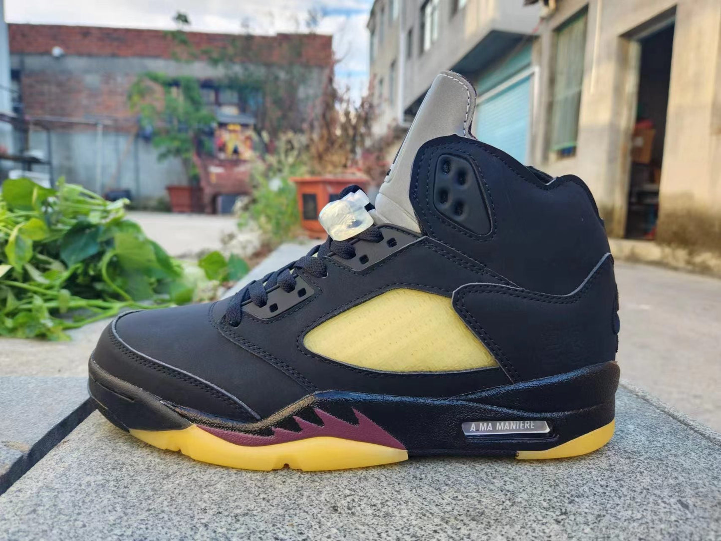 Jordan 5 Black and Yellow - Phantom Kicks