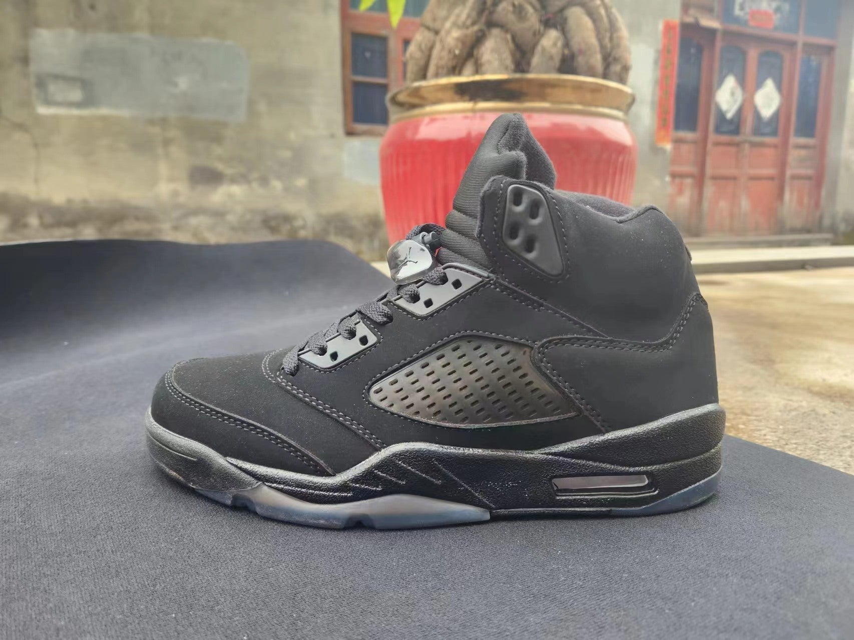 Jordan 5 all-black - Phantom Kicks