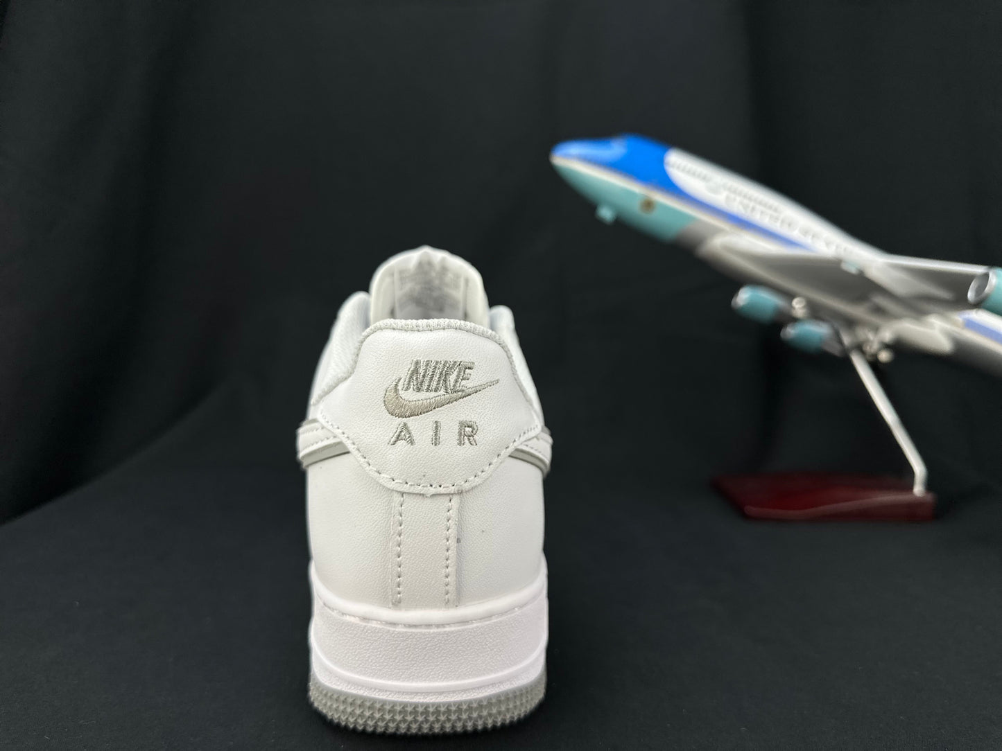 NIKE AIR FORCE 1 "Double Swoosh White/Grey" - Phantom Kicks
