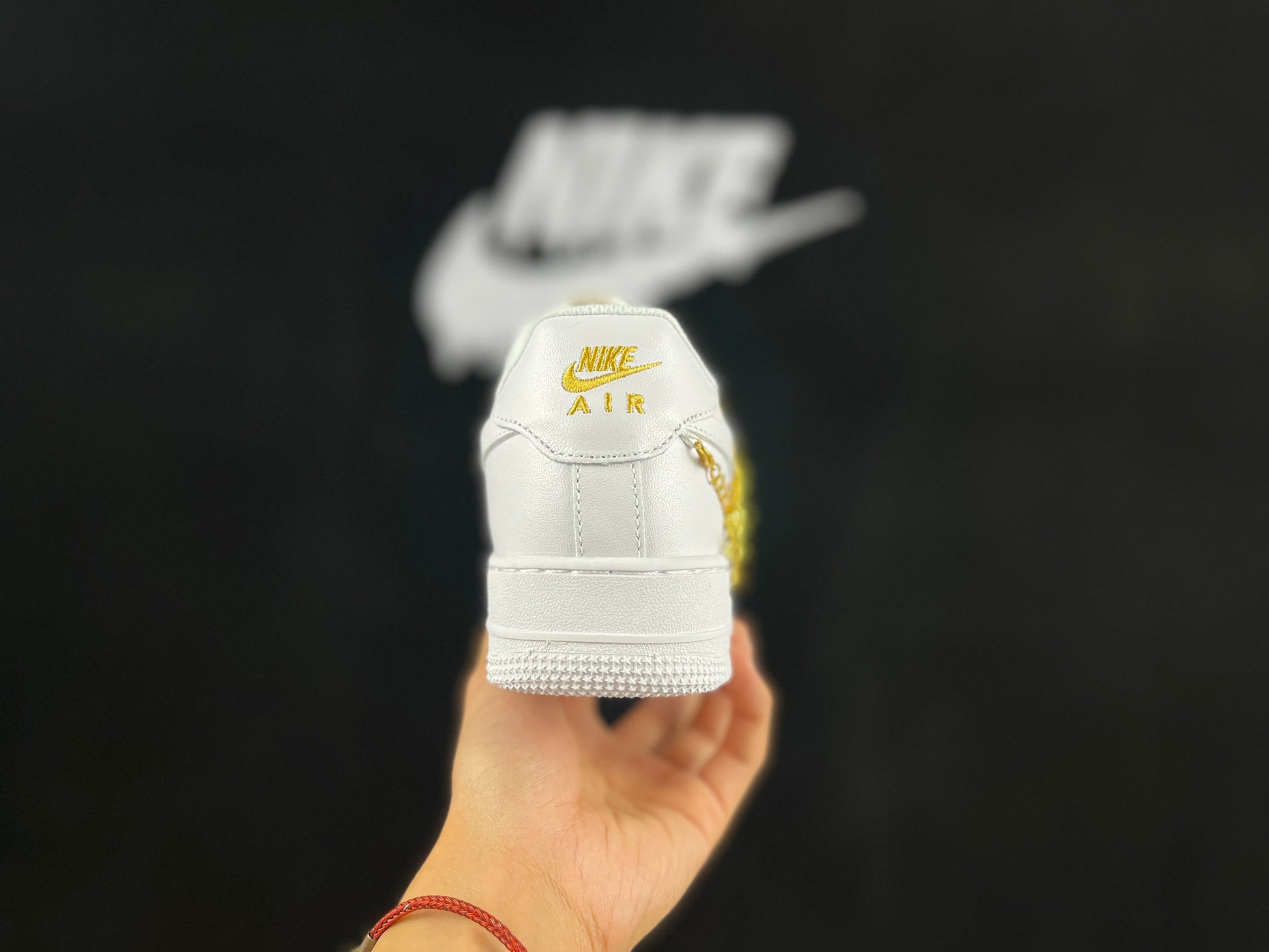 NIKE AIR FORCE 1 Low "Gold Chain" - Phantom Kicks