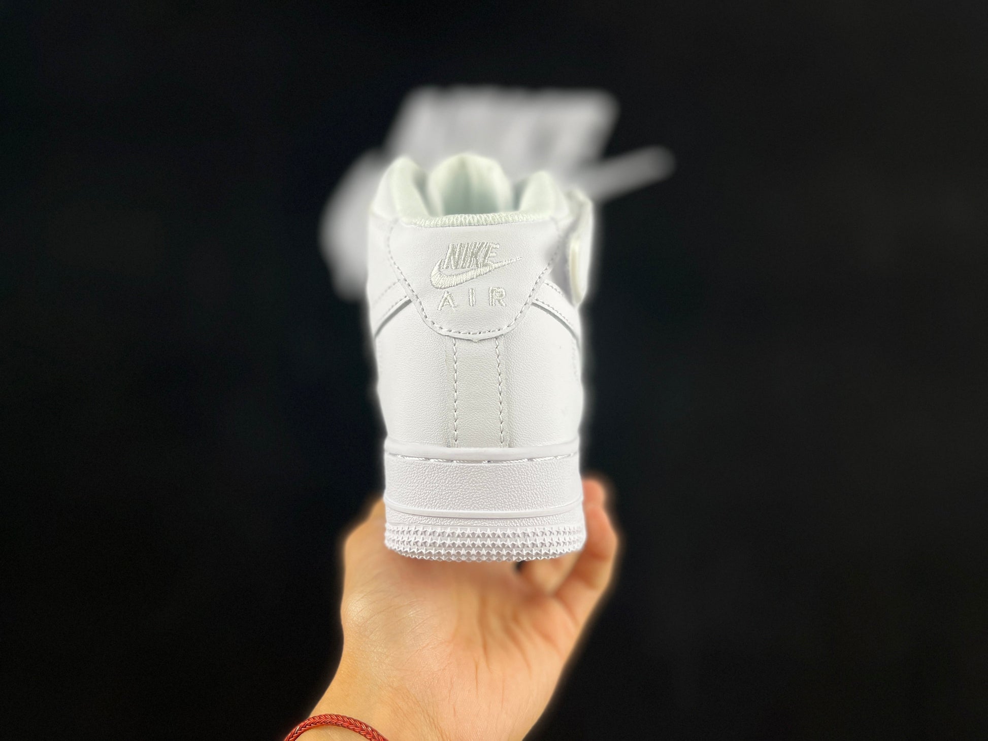 NIKE AIR FORCE 1 Mid "Triple White" - Phantom Kicks