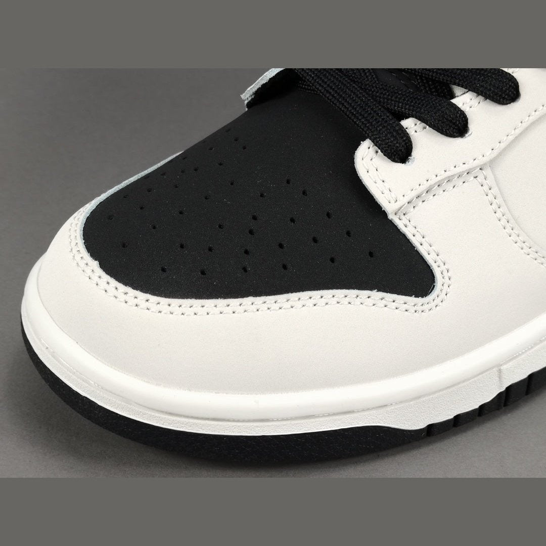 NIKE DUNK LOW x AE86 - Phantom Kicks