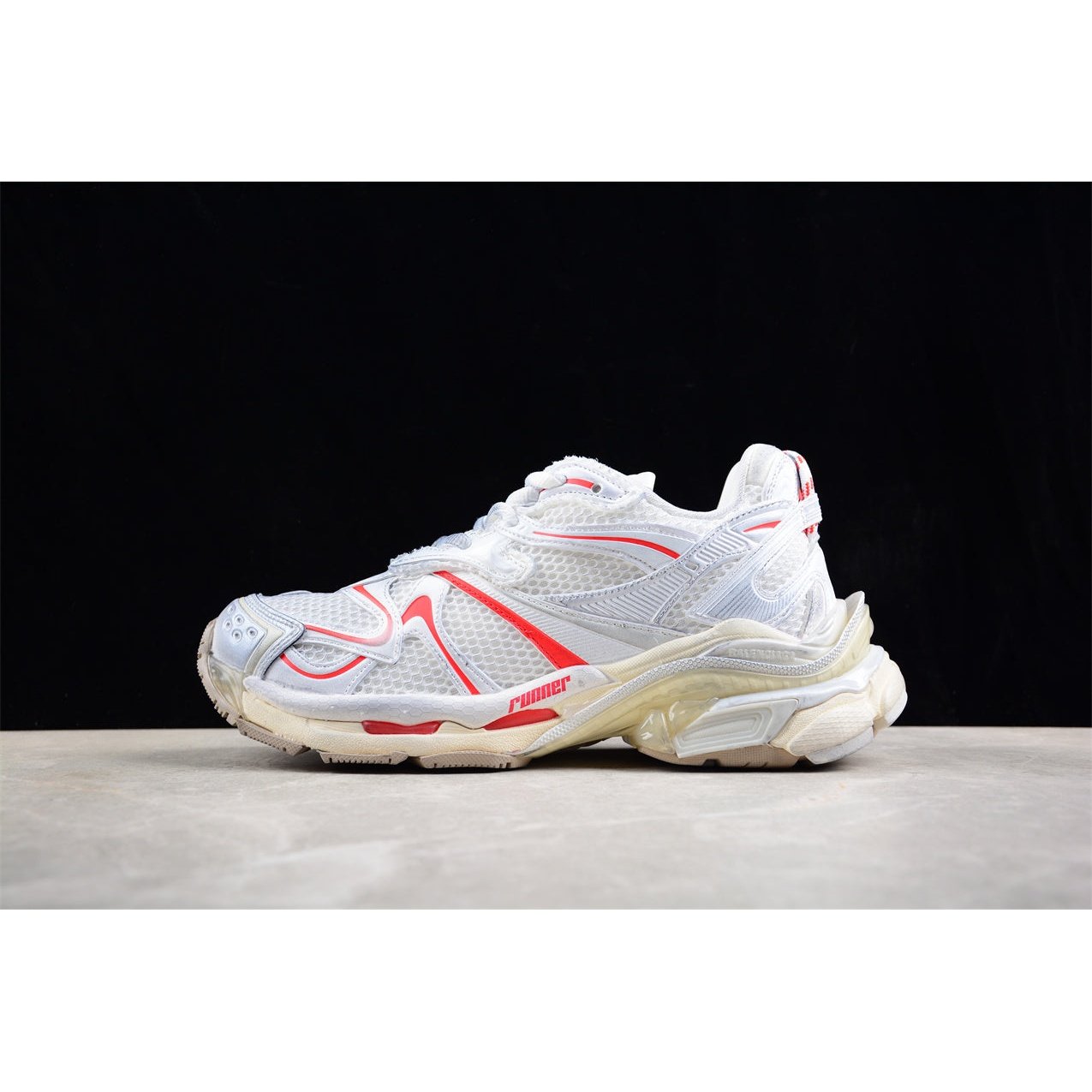 BALENCIAGA RUNNER x WHITE BEIGE RED - Phantom Kicks
