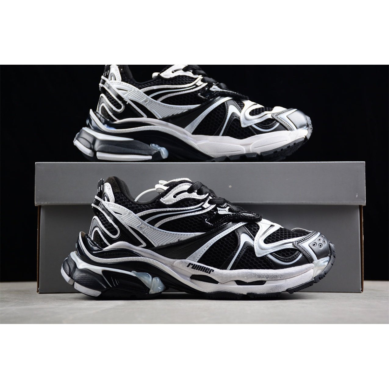 BALENCIAGA RUNNER x BLACK WHITE - Phantom Kicks