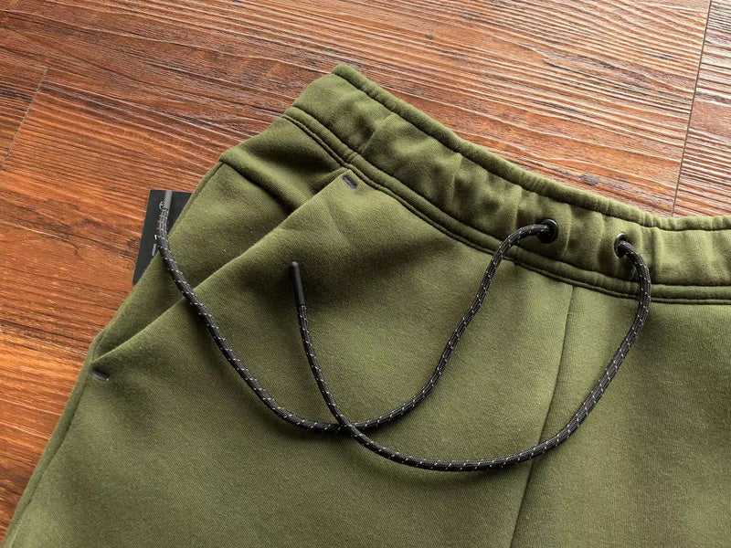 NIKE TECH FLEECE PANTS x OLIVE GREEN - Phantom Kicks
