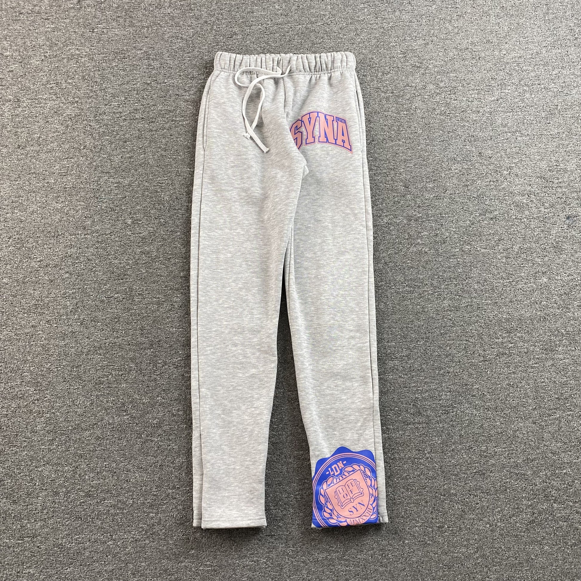 SYNA WORLD COLLEGE SWEATPANTS GREY - Phantom Kicks