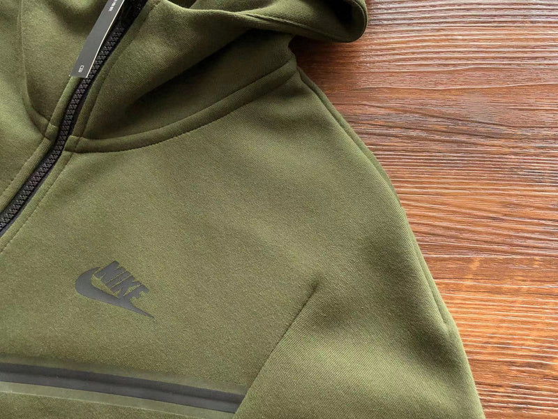 NIKE TECH FLEECE HOODIE x OLIVE GREEN - Phantom Kicks