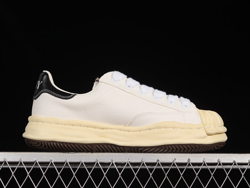 MAISON MIHARA YASUHIRO BLAKEY OG SOLE LEATHER LOW BEIGE WHITE - Phantom Kicks