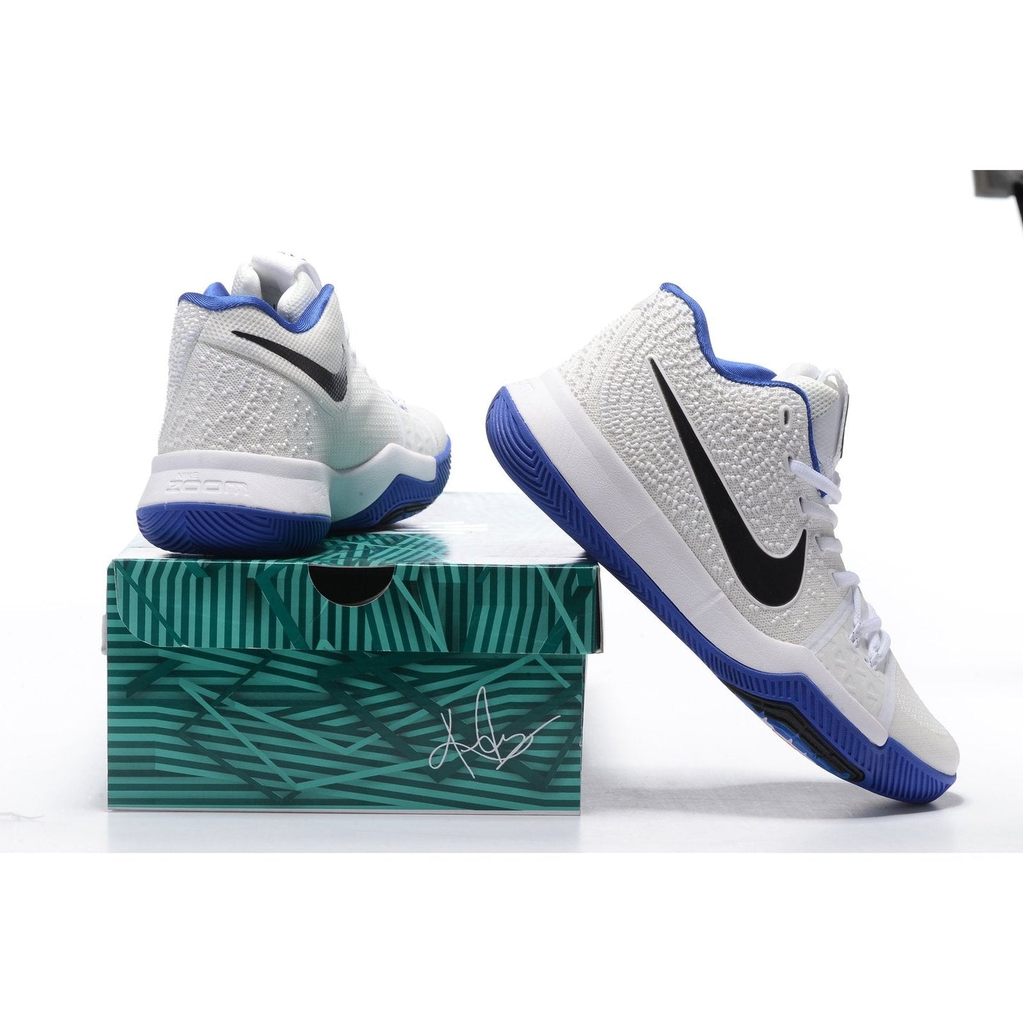 NIKE KYRIE 3 x DUKE - Phantom Kicks