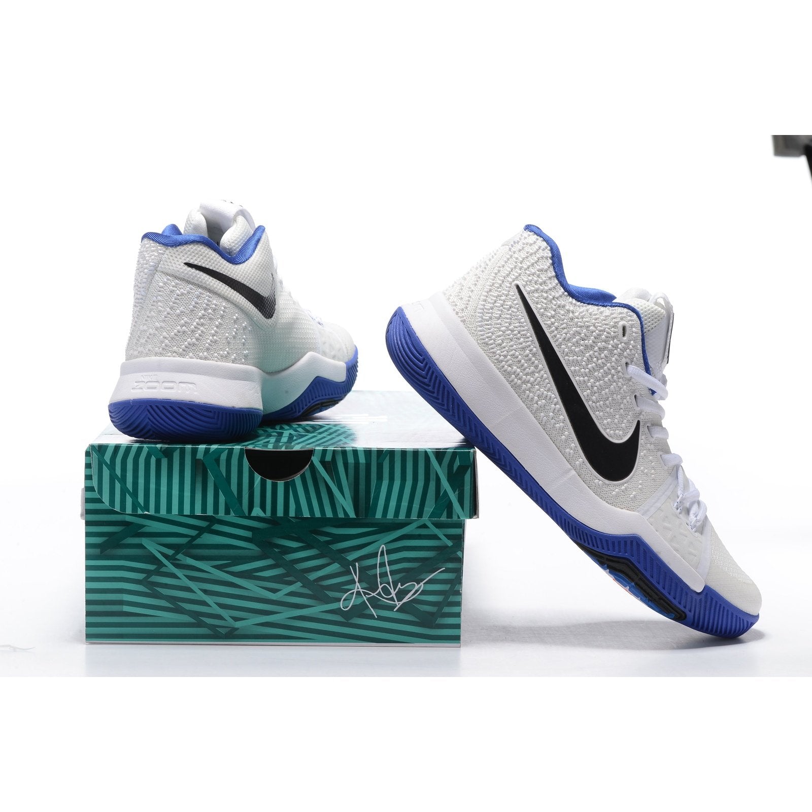 NIKE KYRIE 3 x DUKE - Phantom Kicks