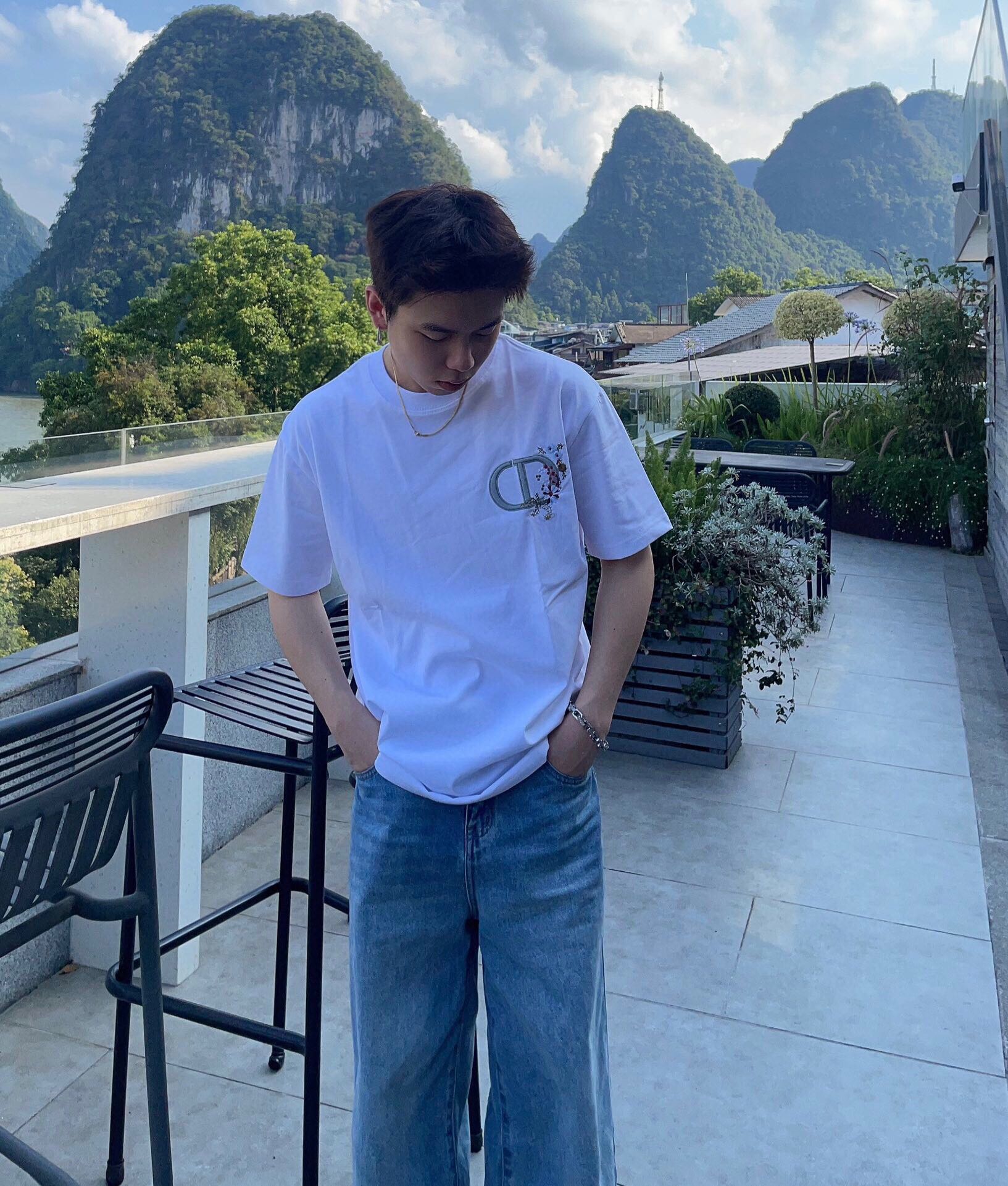 Dior T-Shirt with Floral CD Logo - Phantom Kicks