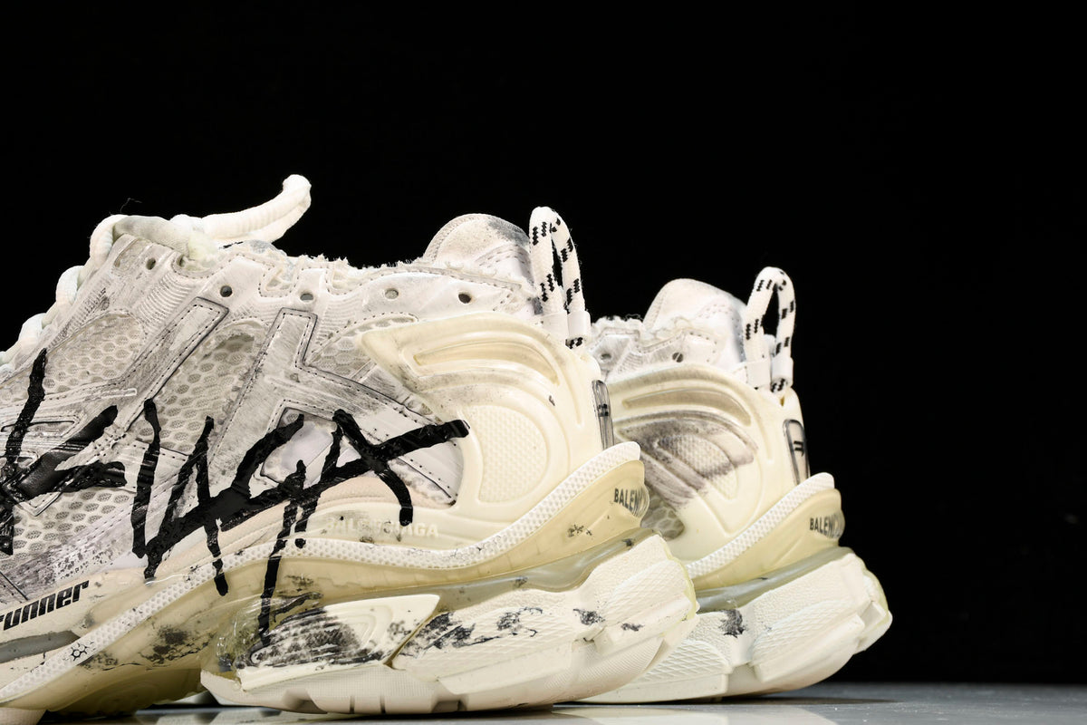 B Runner White Graffiti