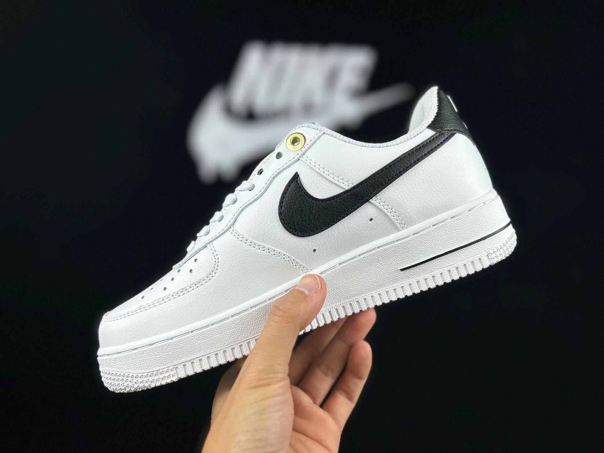 NIKE AIR FORCE 1 "White/Black" - Phantom Kicks