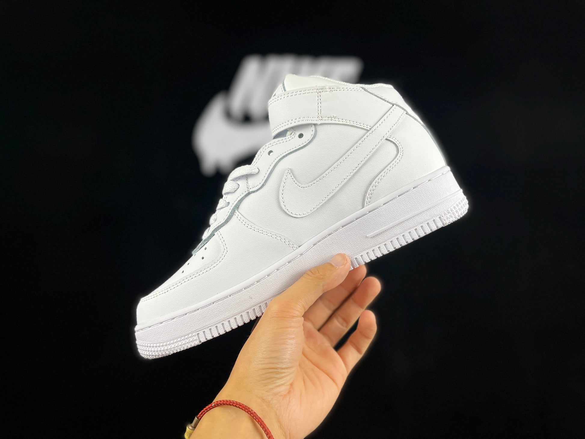NIKE AIR FORCE 1 Mid "Triple White" - Phantom Kicks