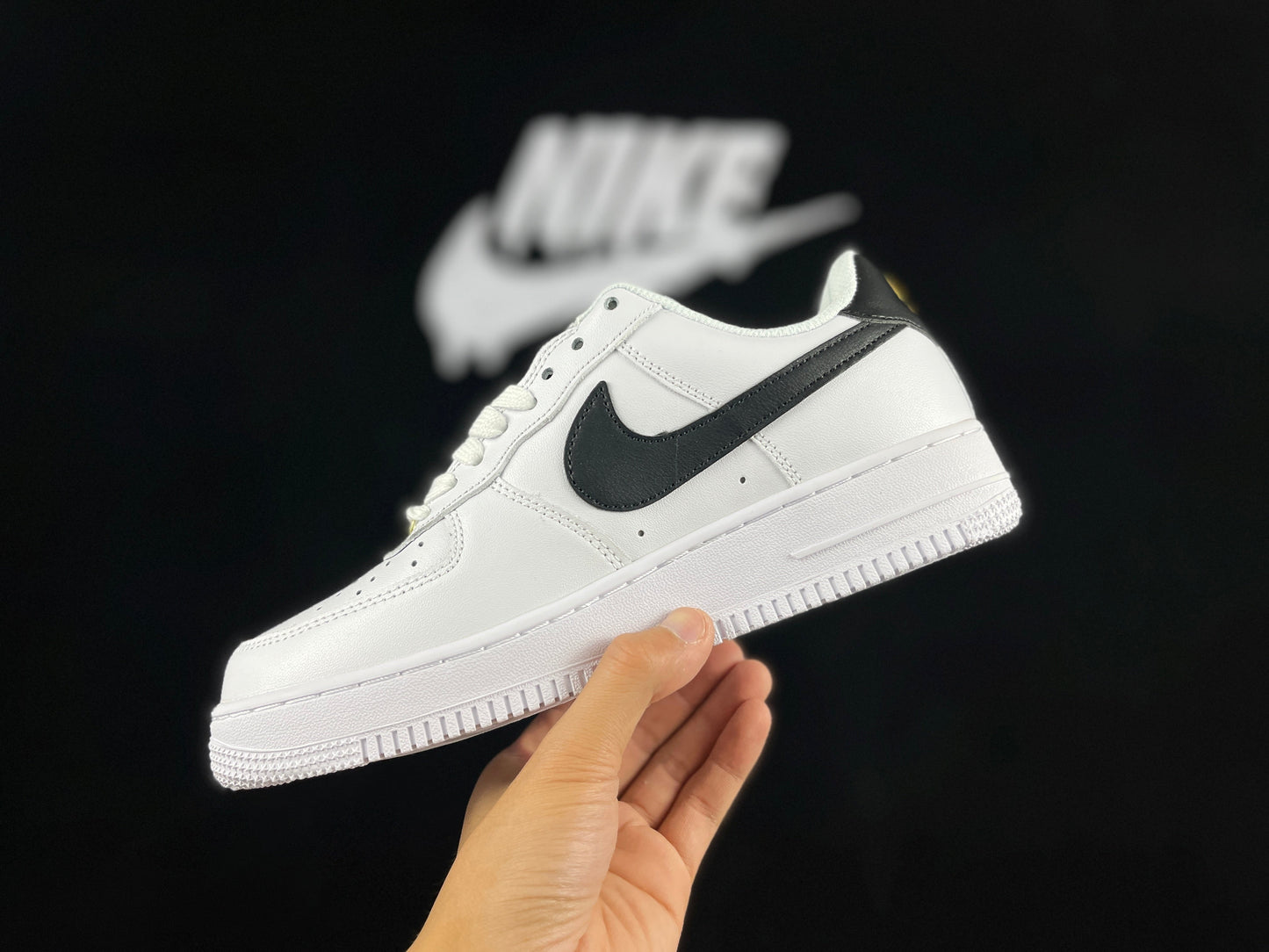 NIKE AIR FORCE 1 "Mini Swoosh White/Black" - Phantom Kicks