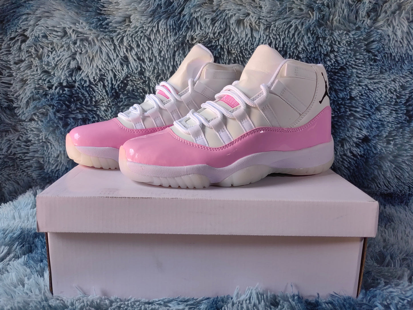 JORDAN 11 Pink - Phantom Kicks