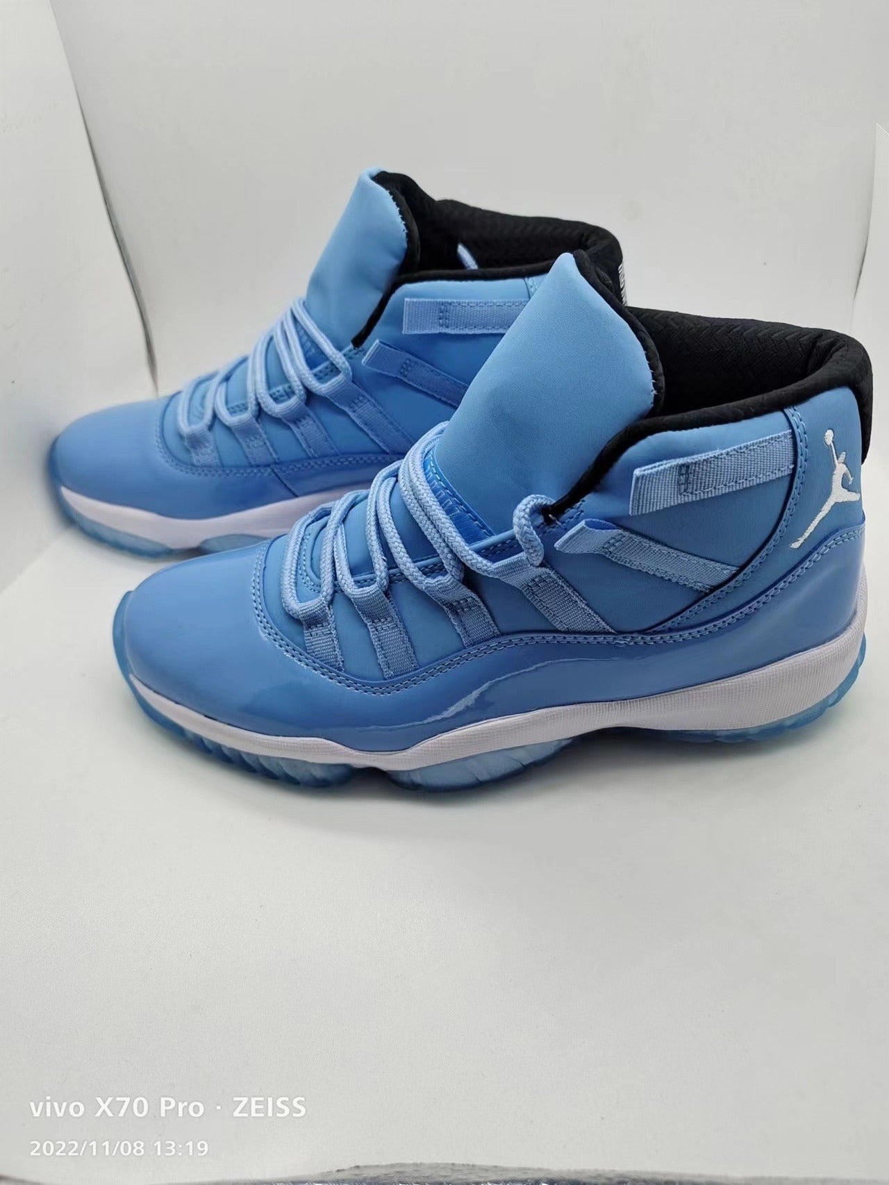 JORDAN 11 "Single Day" - Phantom Kicks