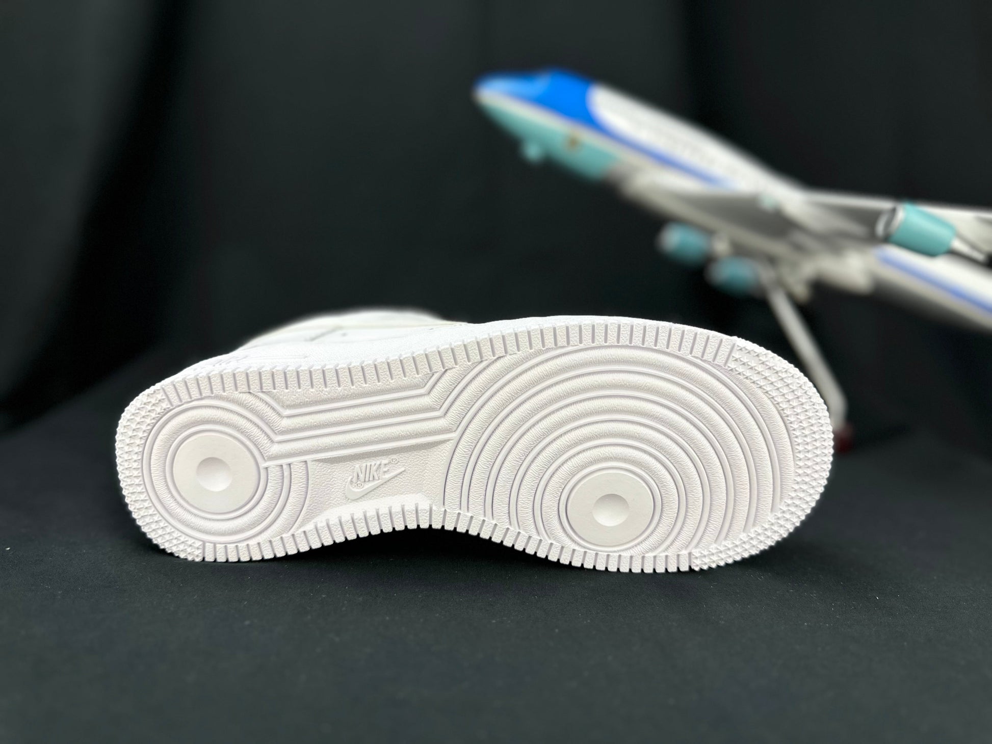 NIKE AIR FORCE 1 Supreme "White" - Phantom Kicks