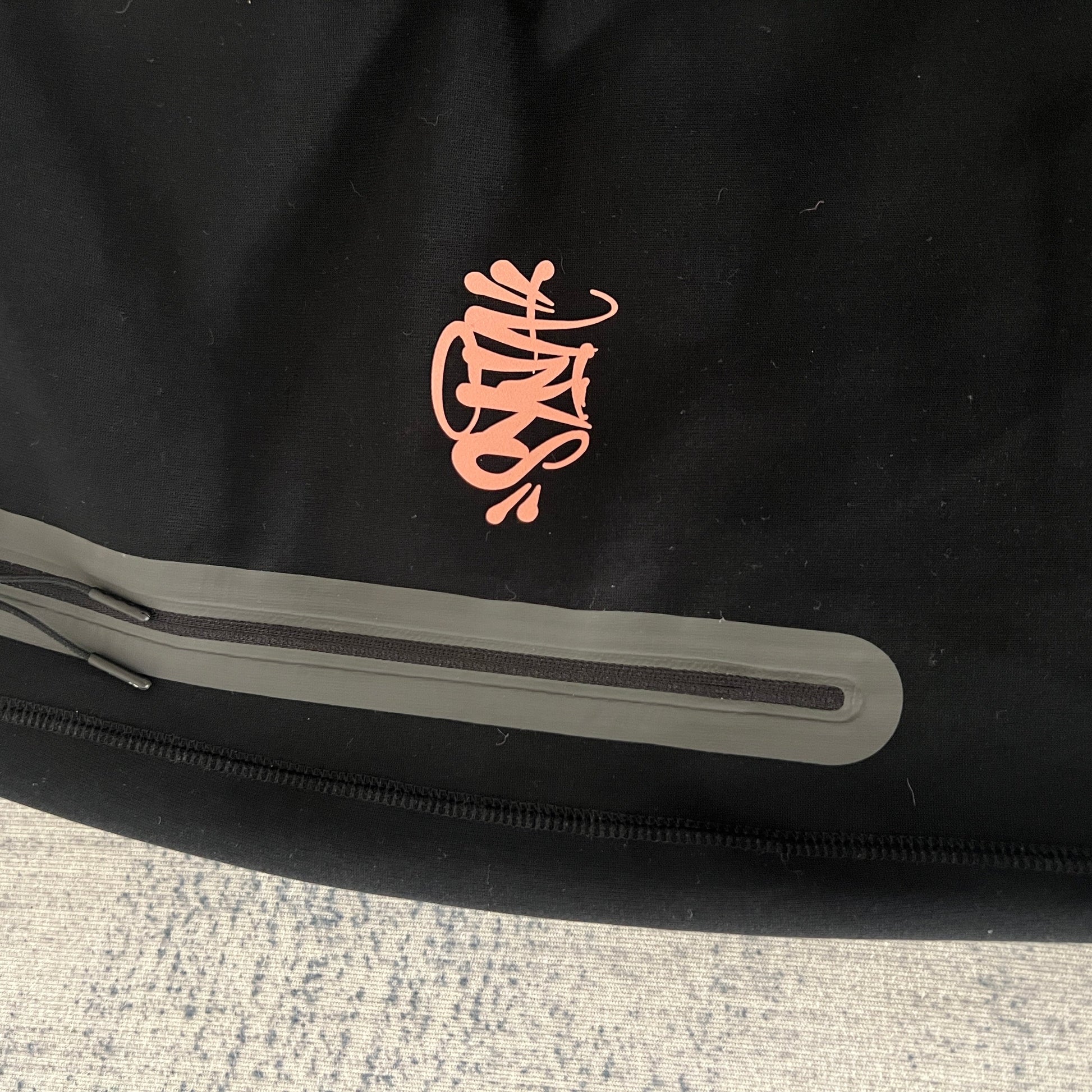 NIKE TECH FLEECE x SYNA CENTRAL CEE PANTS - Phantom Kicks